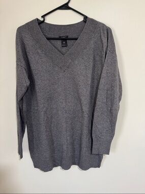 Ann Taylor women’s  V-Neck Sweater in Heather Gray